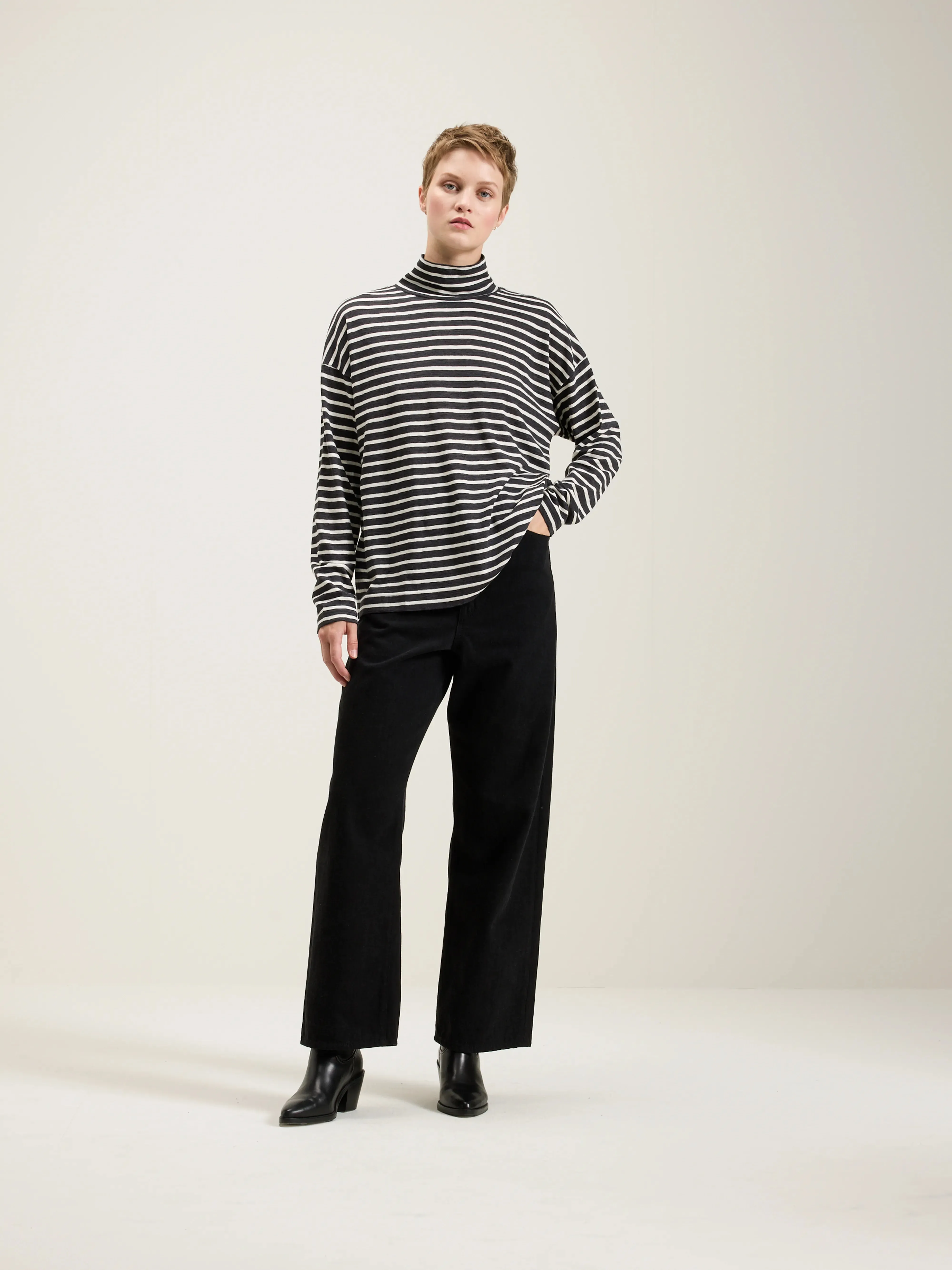 Foggy Stripe Turtleneck T-shirt (242 / W / WHITE)