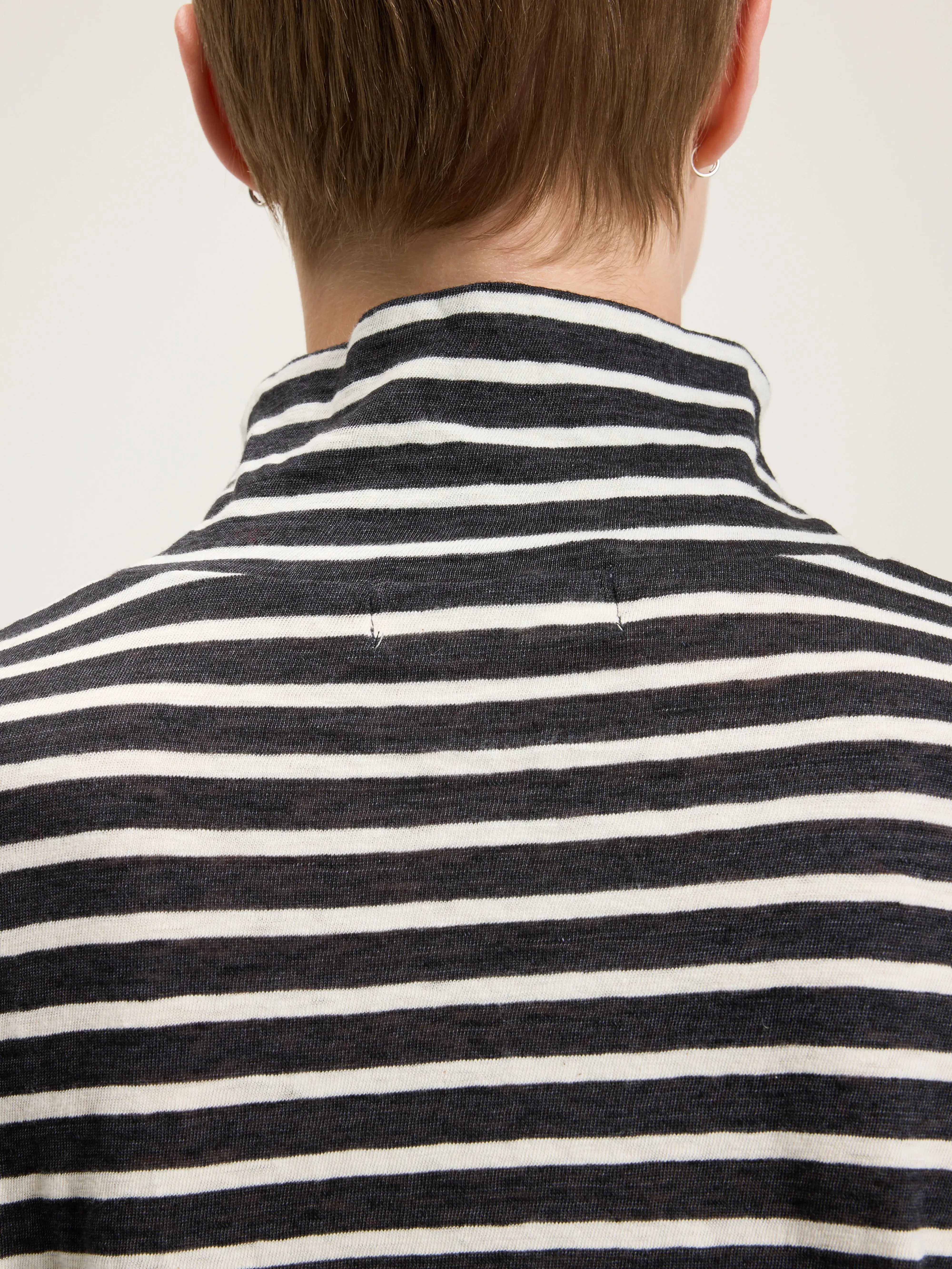 Foggy Stripe Turtleneck T-shirt (242 / W / WHITE)