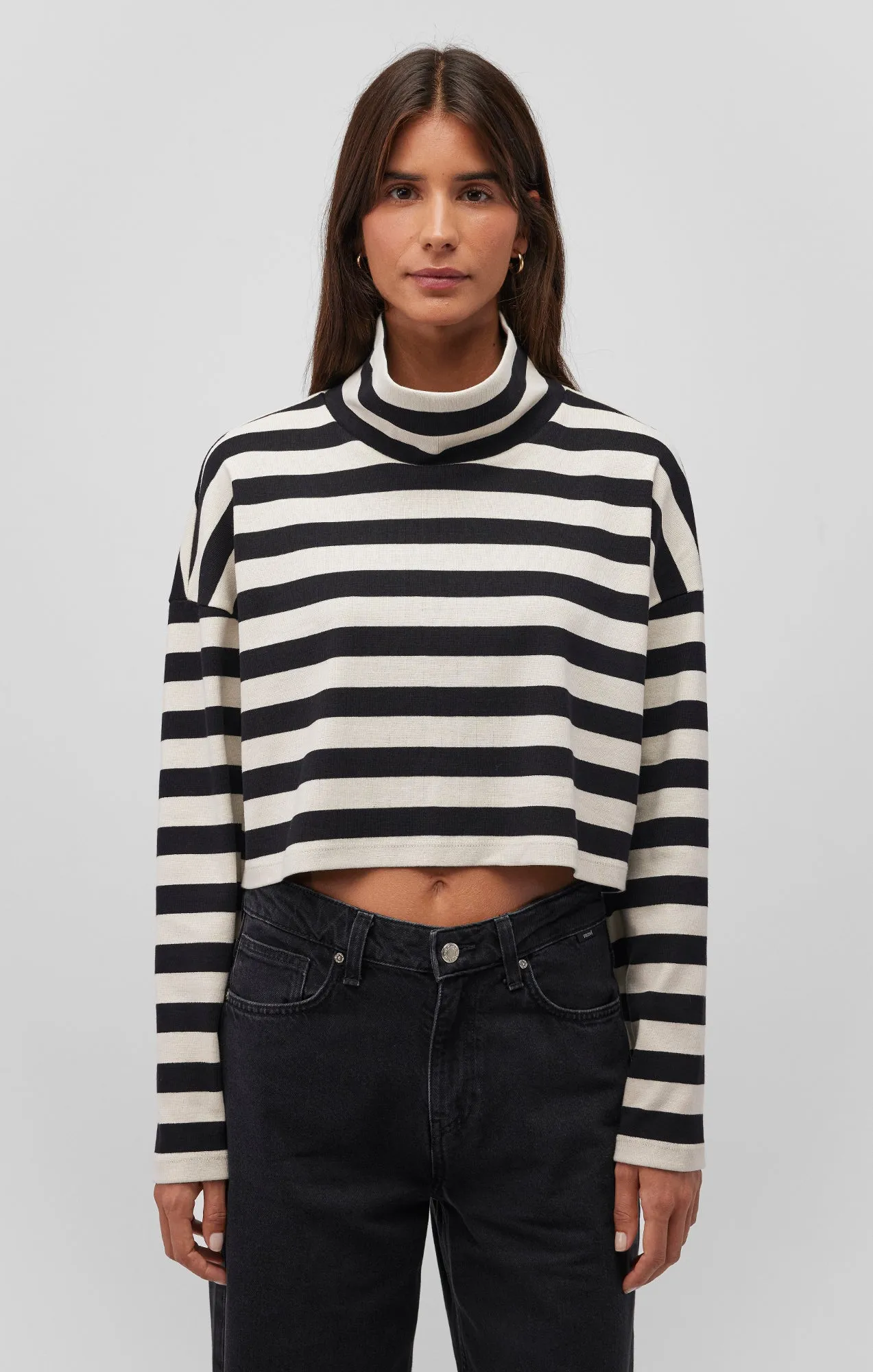 LONG SLEEVE TURTLENECK CROP TOP