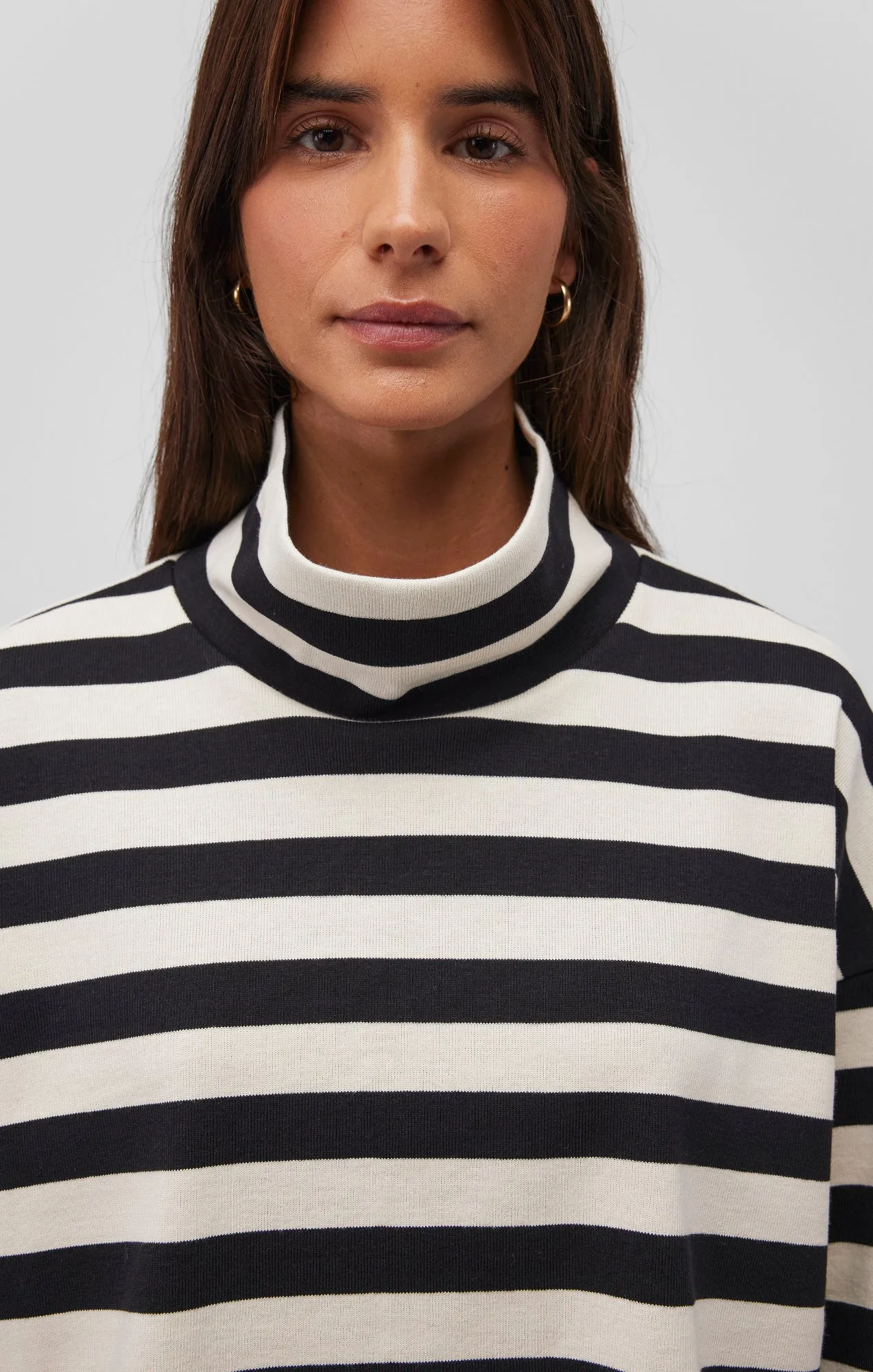 LONG SLEEVE TURTLENECK CROP TOP