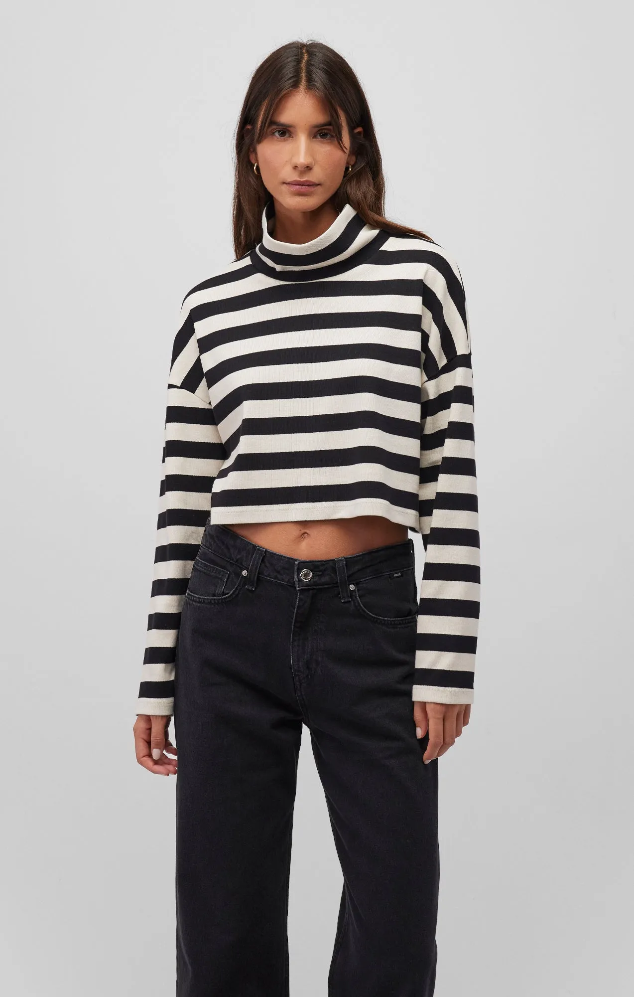 LONG SLEEVE TURTLENECK CROP TOP