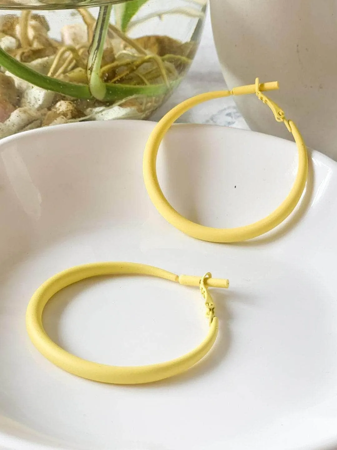 Nushrratt Bharuccha In Cartilage Hoop Earrings Smoky Yellow