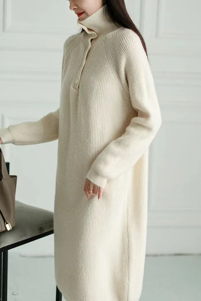 Solid color buttoned turtleneck knitted dress