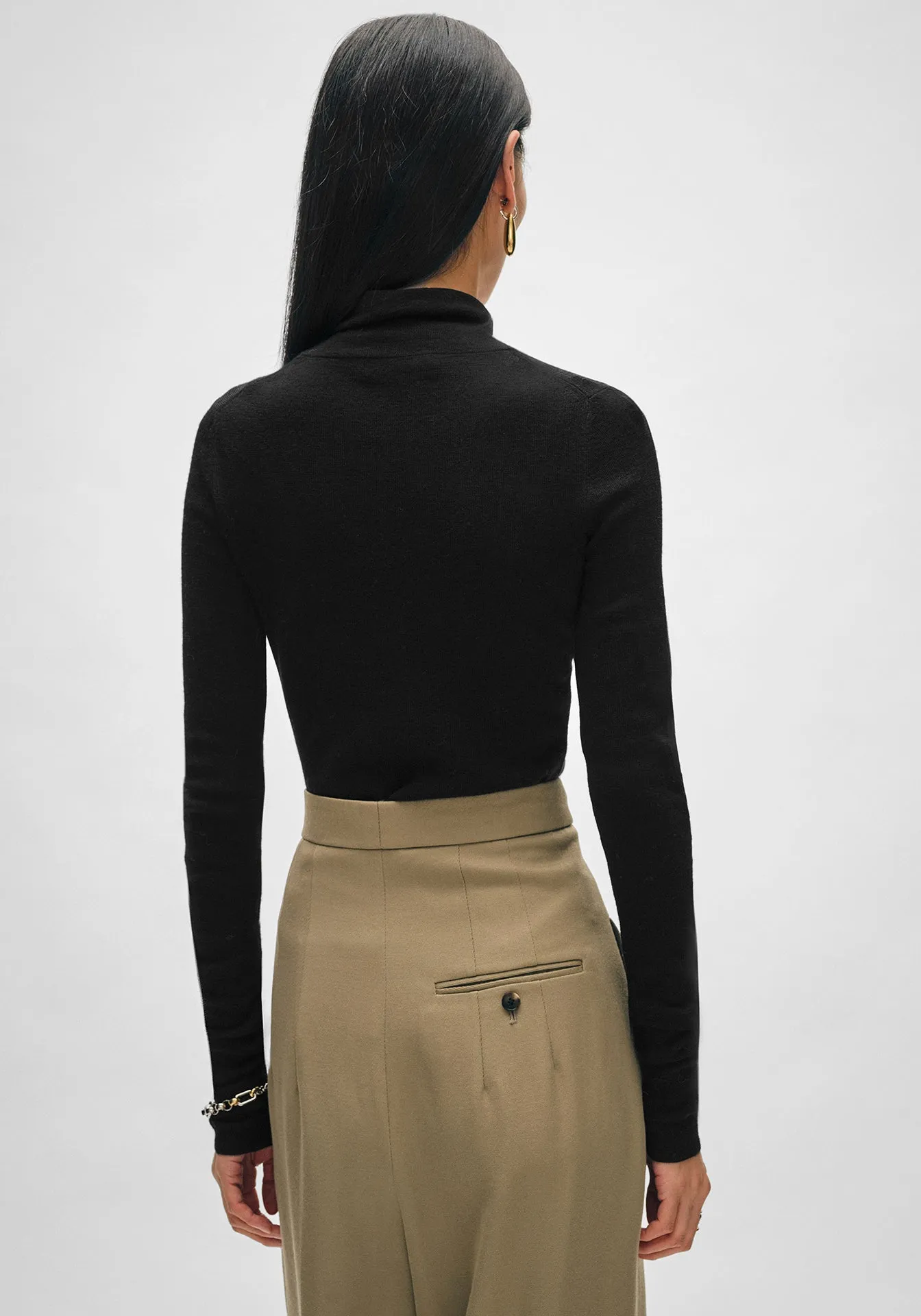 Superfine Merino Fitted Turtleneck