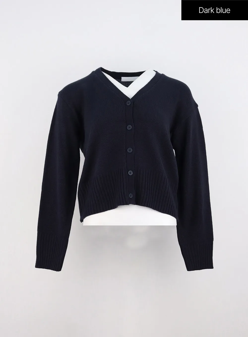 V-Neck Buttoned Cardigan IO317