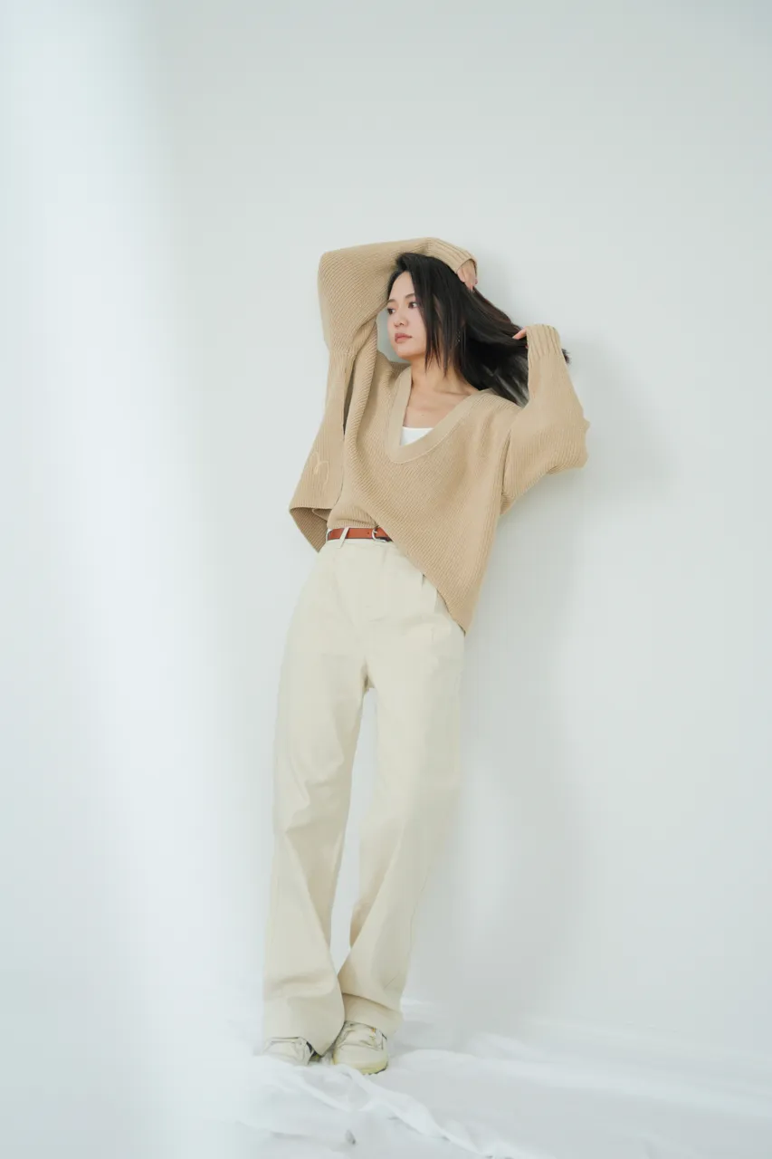 x ninido U Neck Essential Sweater - Beige