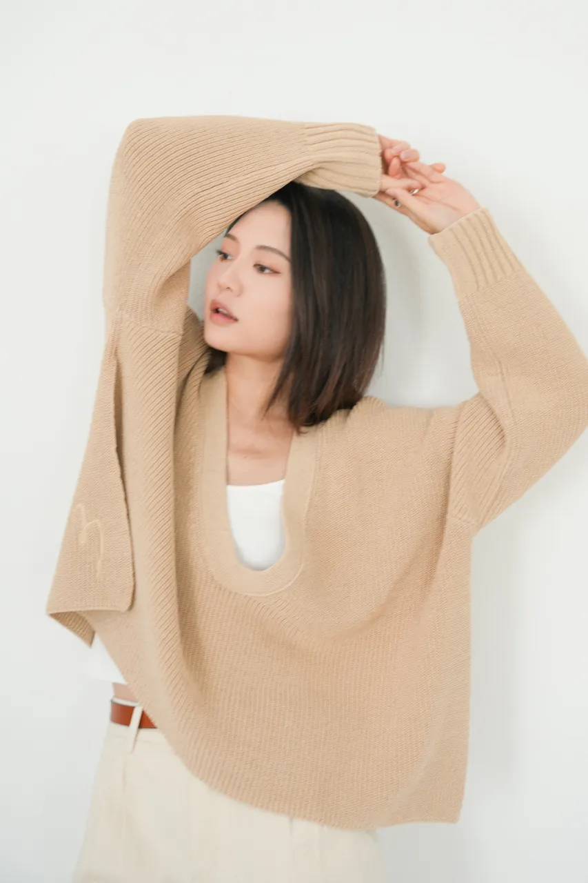 x ninido U Neck Essential Sweater - Beige