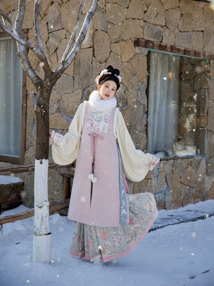 Zhu Xue 煮雪 Boiling Snow Ming Dynasty Winter Fur Bijia Vest & Mamian Skirt Set