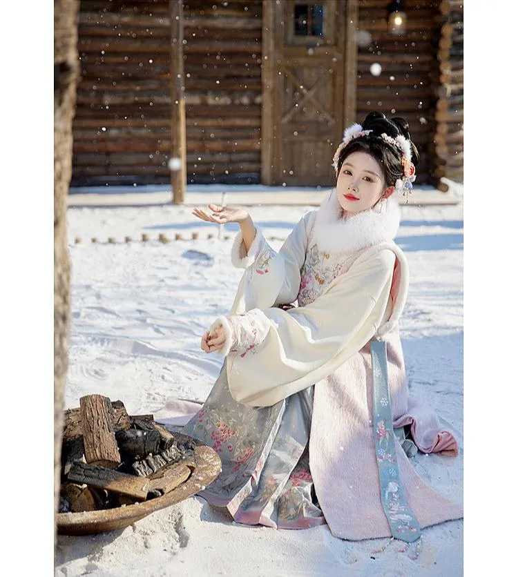 Zhu Xue 煮雪 Boiling Snow Ming Dynasty Winter Fur Bijia Vest & Mamian Skirt Set