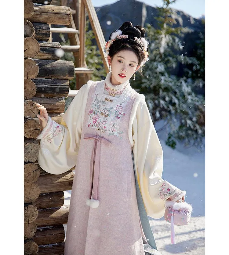 Zhu Xue 煮雪 Boiling Snow Ming Dynasty Winter Fur Bijia Vest & Mamian Skirt Set