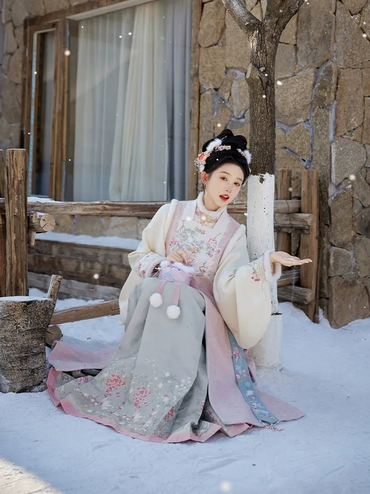 Zhu Xue 煮雪 Boiling Snow Ming Dynasty Winter Fur Bijia Vest & Mamian Skirt Set